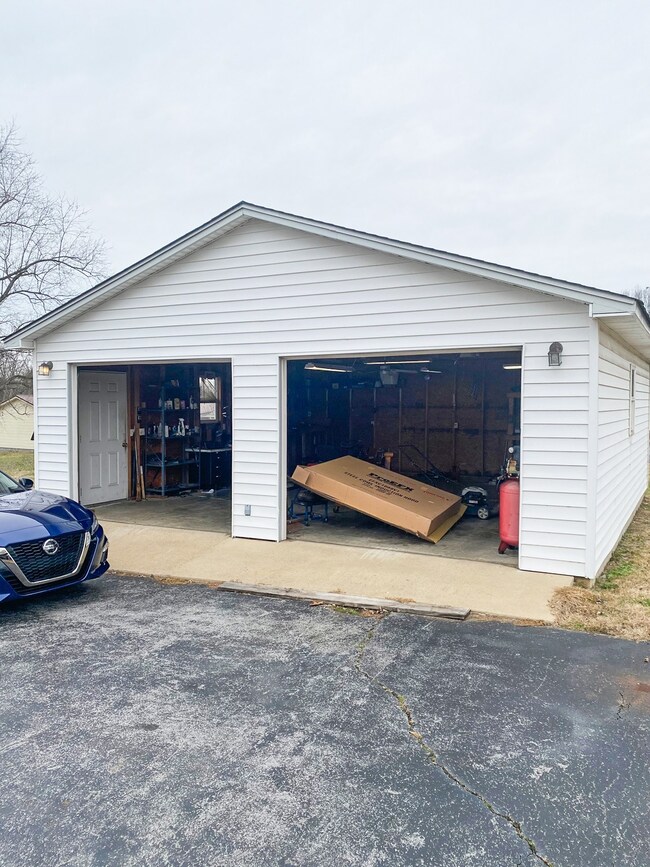 1305 Northcutt Dr, Shelbyville, TN 37160 - photo 3