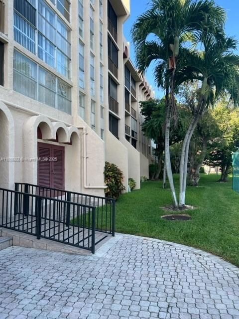 2001 Atlantic Shores Blvd unit 105, Hallandale Beach, FL 33009 - photo 2
