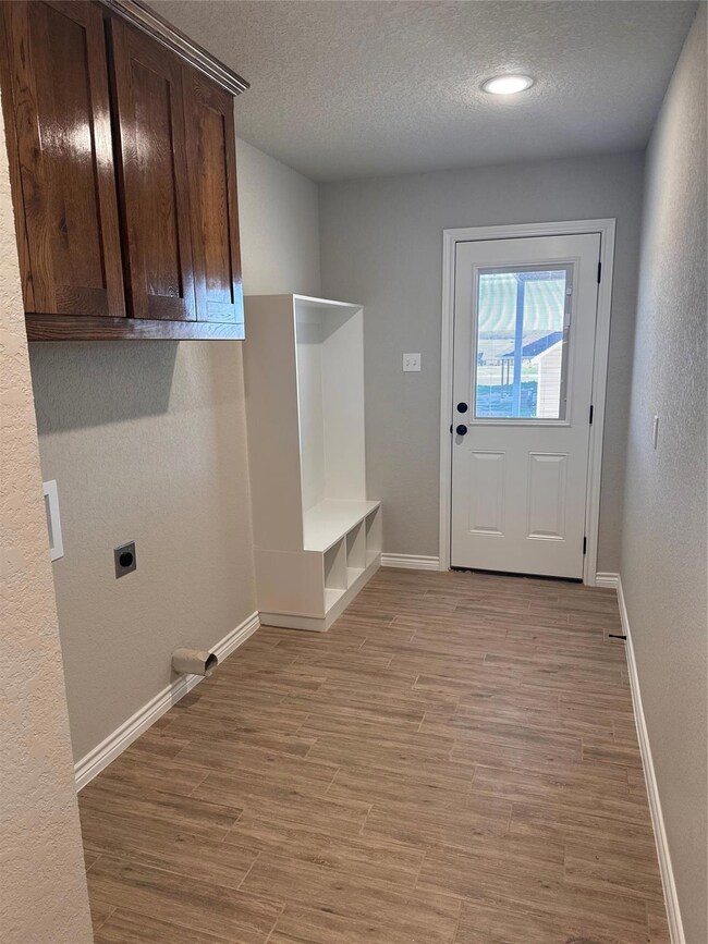 708 Elm Tree Ct, Poolville, TX 76487 - photo 4