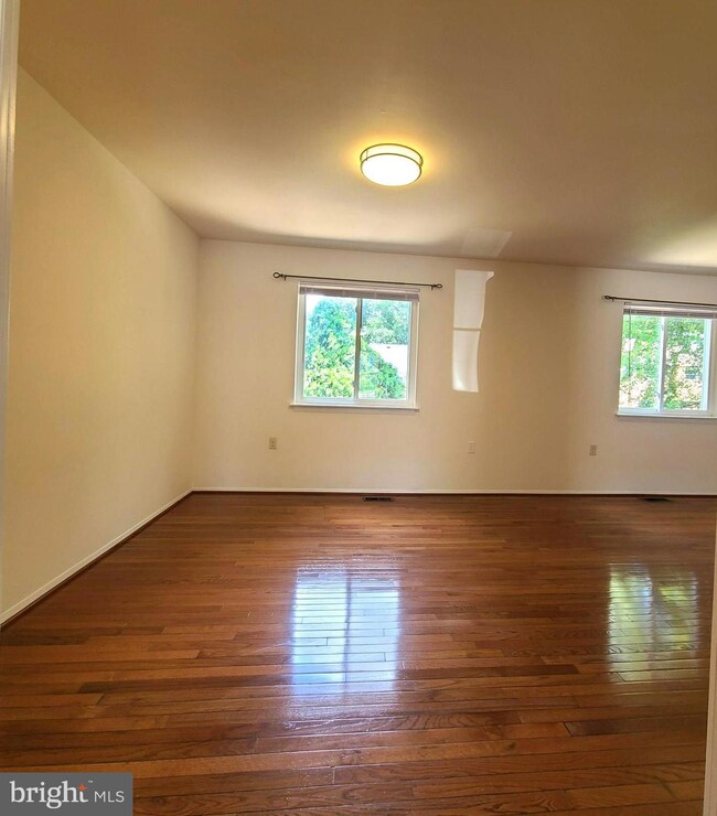 9673 Lindenbrook St, Fairfax, VA 22031 - photo 6