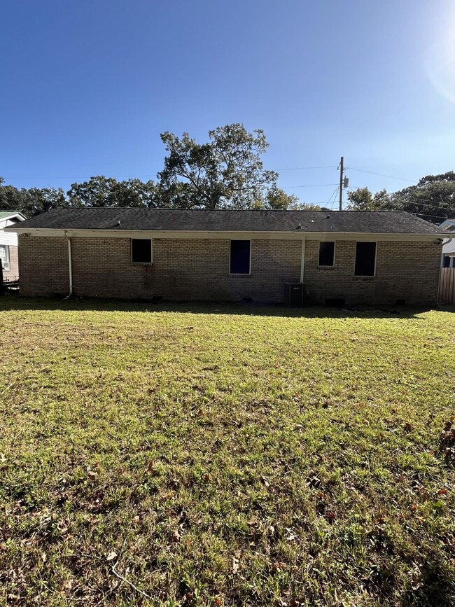 721 Hoss Rd Back of House