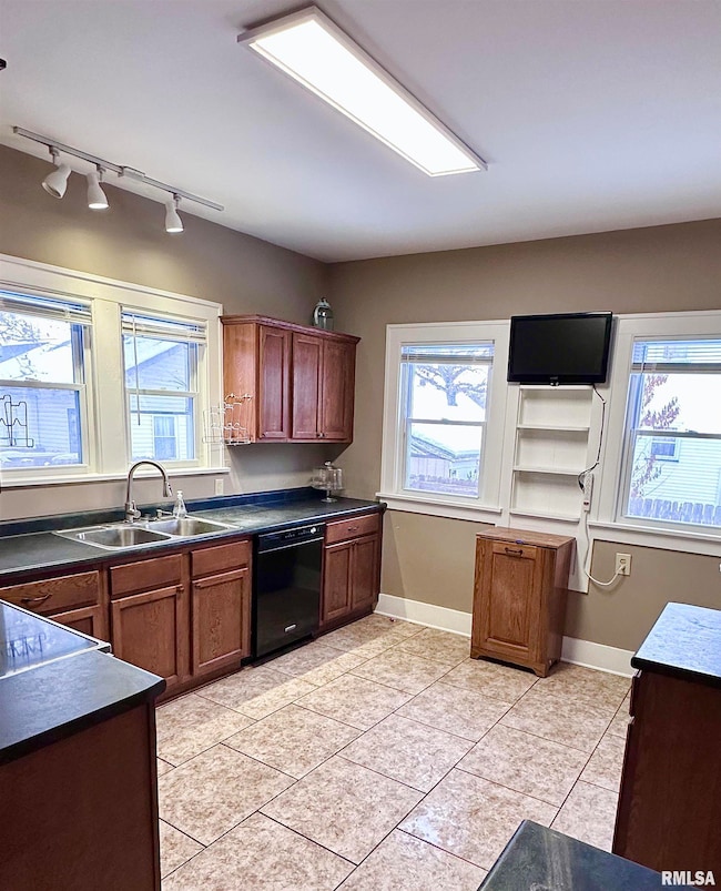 1611 25th St, Moline, IL 61265 - photo 5