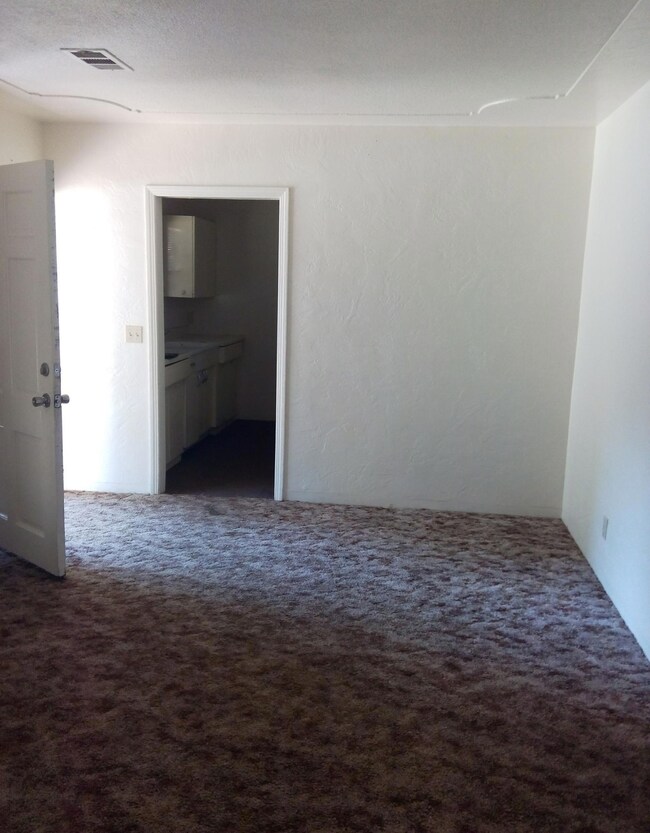 2210 Concord Ln, Redding, CA 96001 - photo 5