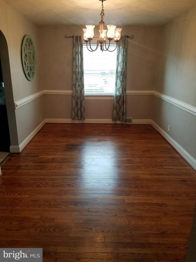 1040 Downton Rd, Halethorpe, MD 21227 - photo 6