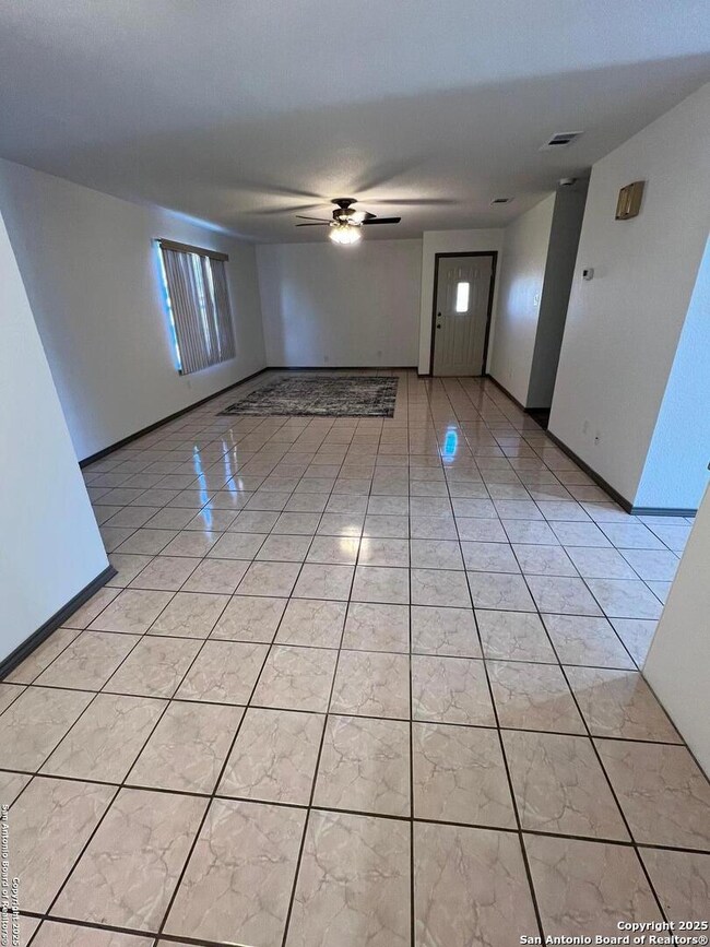 407 Buttercup, New Braunfels, TX 78130 - photo 3