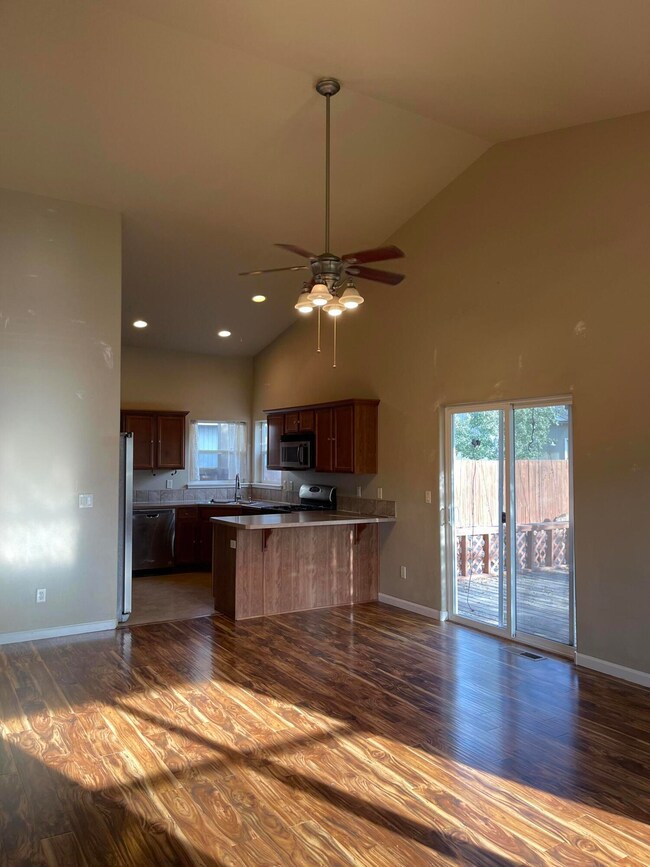 63740 Hunters Cir, Bend, OR 97701 - photo 4