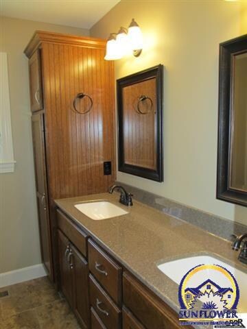 4425 SW Shenandoah Rd, Topeka, KS 66610 - photo 7