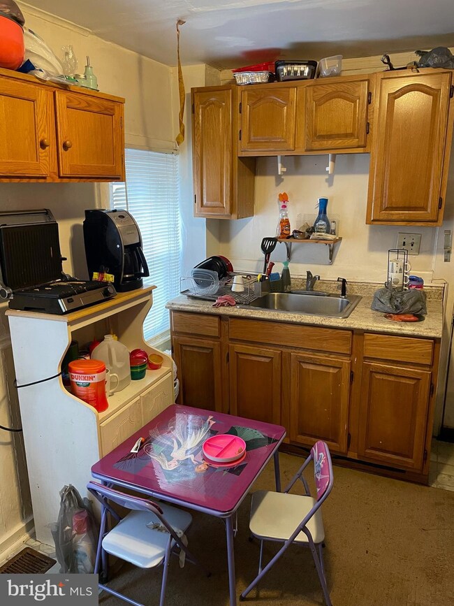 409 Beech St, Pottstown, PA 19464 - photo 4