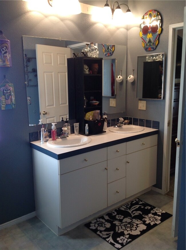 1502 Yelm Ave SE unit 3, Yelm, WA 98597 - photo 6