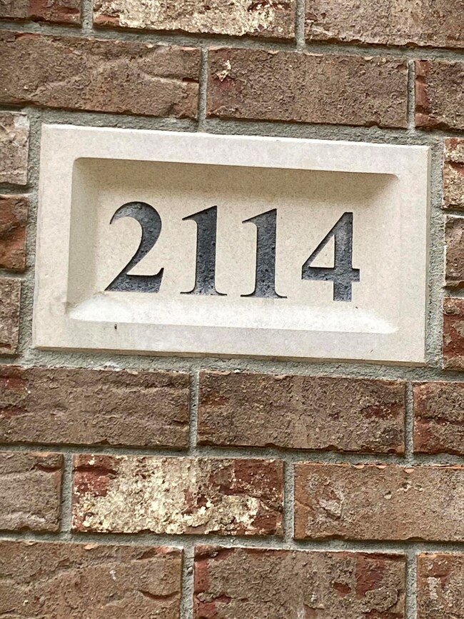 2114 Finch