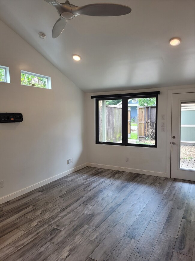 702 A E 14th St, Houston, TX 77008 - photo 3