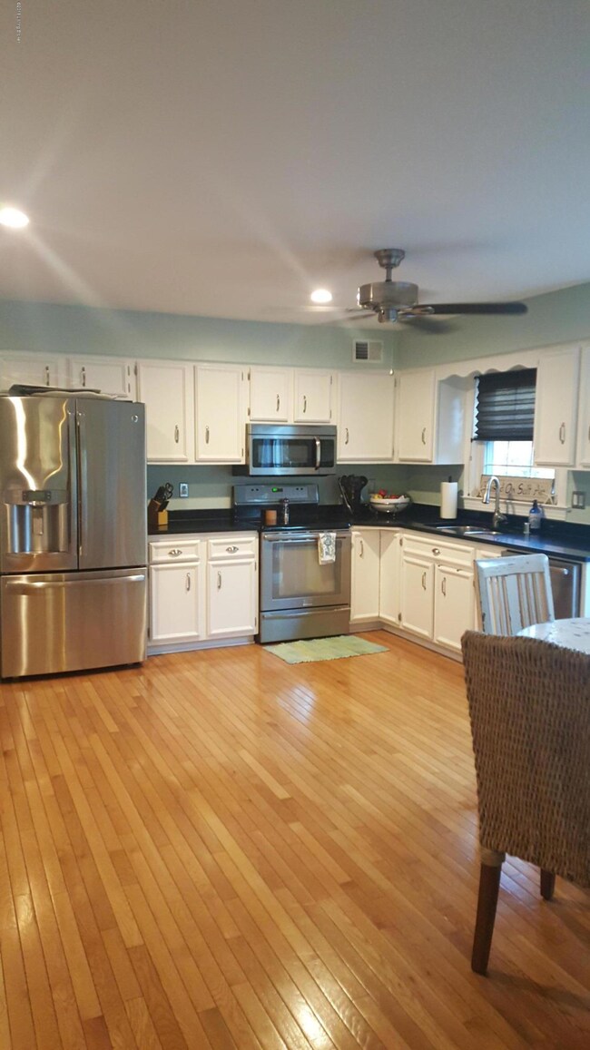 1910 landing rd kitchen breakfast area