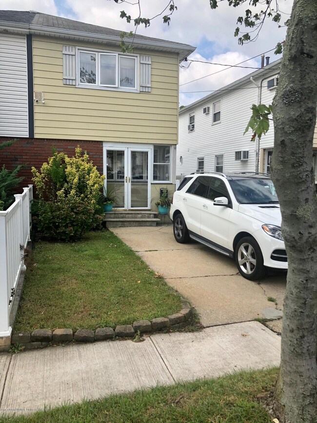 18 Xenia St, Staten Island, NY 10305 - photo 2