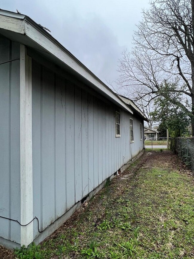 704 S Monitor Dr, Fitzgerald, GA 31750 - photo 5