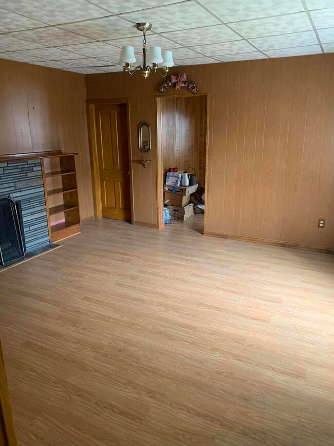 119 Middle St, Taylor, PA 18517 - photo 5