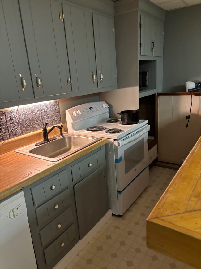 366 Old Lake Shore Rd unit B, Gilford, NH 03249 - photo 2