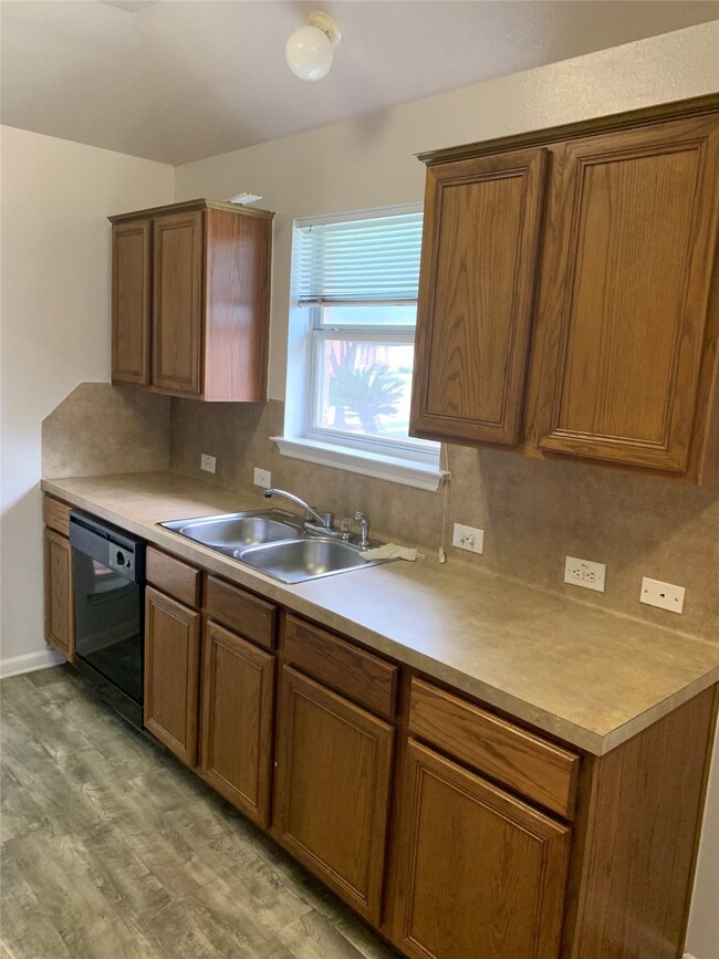 8938 Durham Manor Ln, Houston, TX 77075 - photo 3