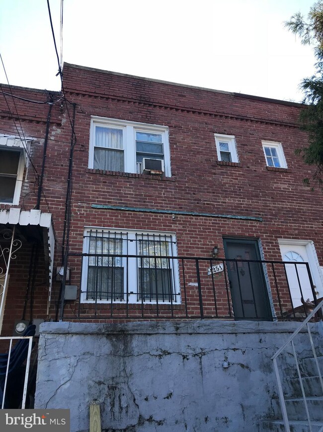 4251 Gault Place NE, Washington, DC 20019 - photo 2