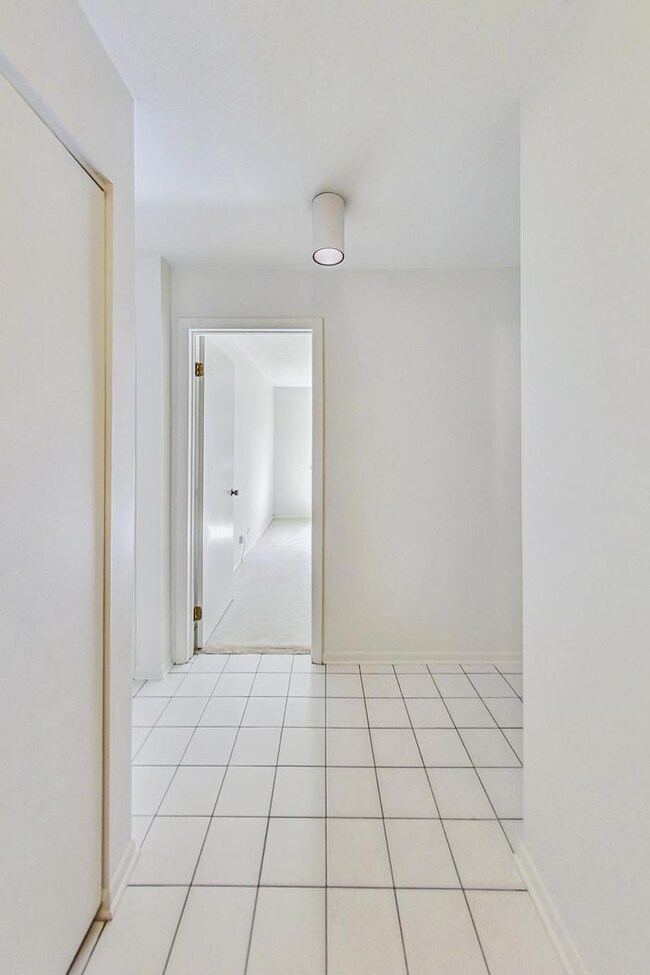 3110 Pheasant Creek Dr unit 207, Northbrook, IL 60062 - photo 3