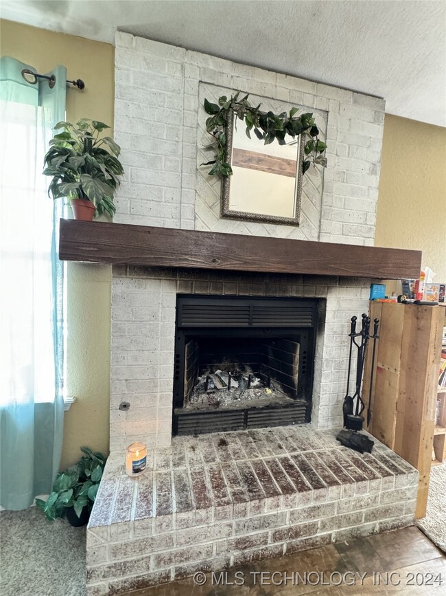 Fireplace with Gas Starter