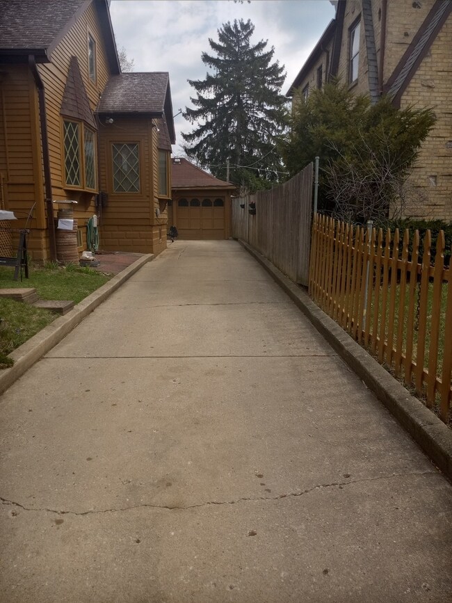 951 Muirfield Ave, Waukegan, IL 60085 - photo 2