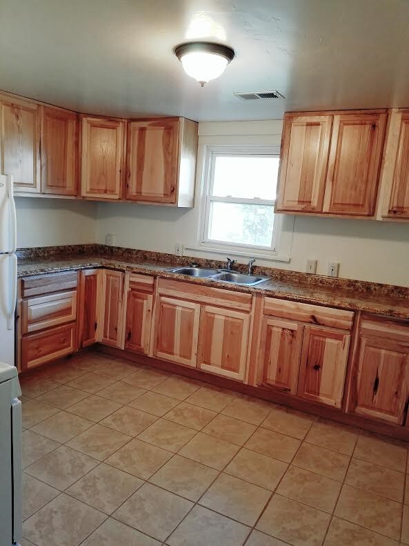 A cooks Kitchen with a Gas Stove!