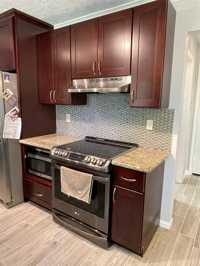 17019 Townes Rd, Friendswood, TX 77546 - photo 2