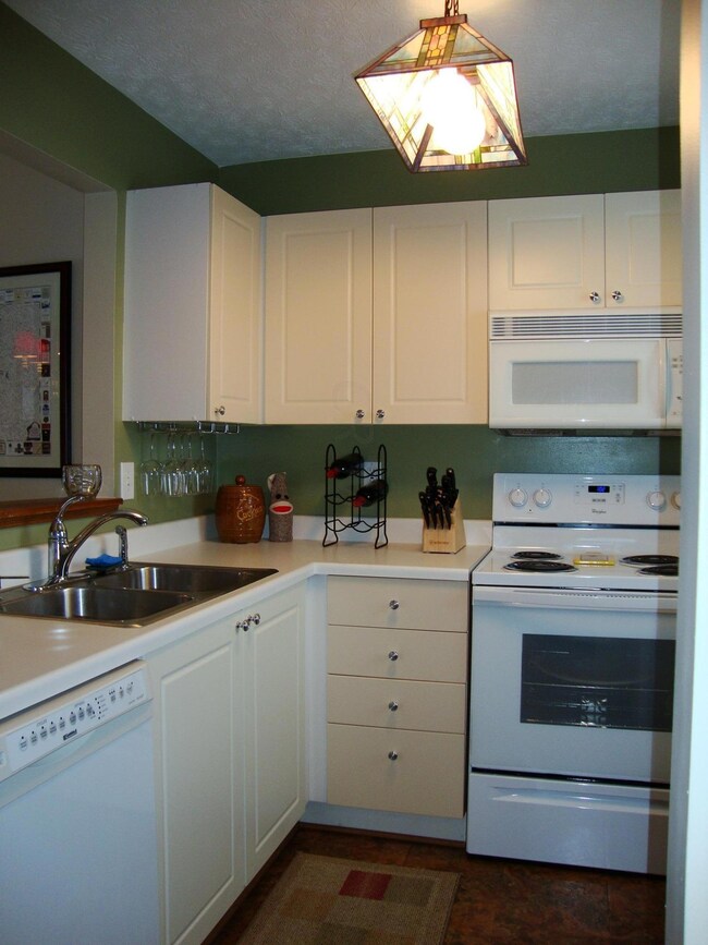 Fully Applianced Kitchen