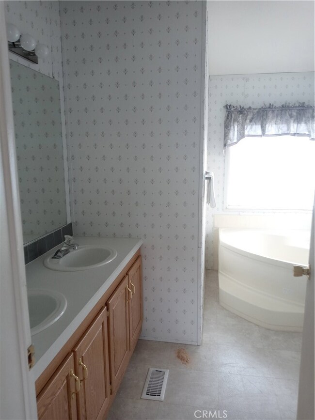 530 W Devonshire Ave unit 17, Hemet, CA 92543 - photo 6