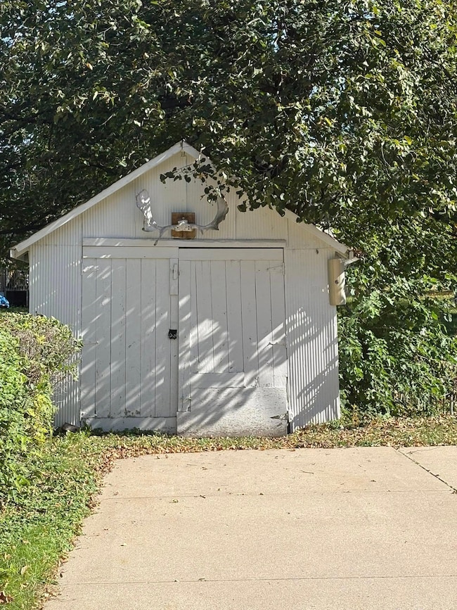 521 6th St SW, Waseca, MN 56093 - photo 3