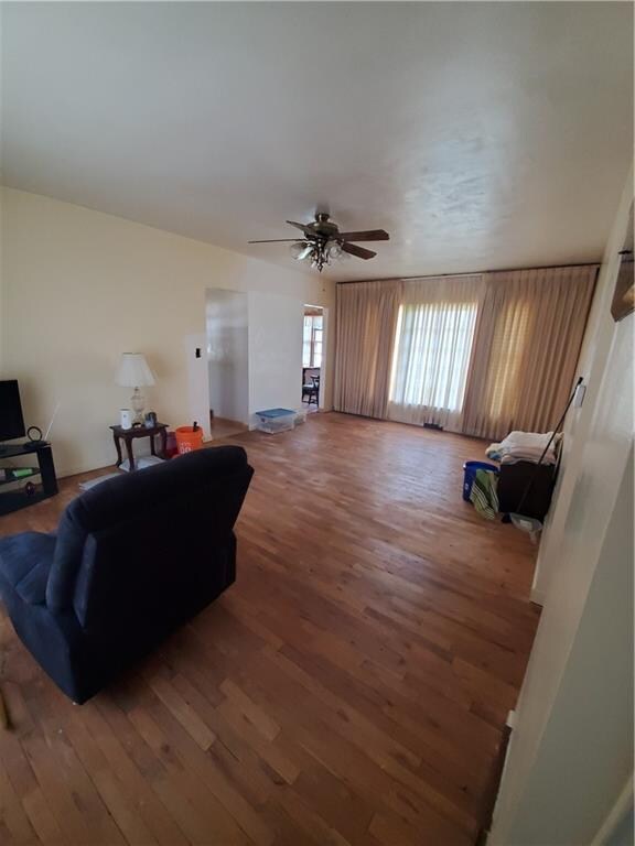 2400 Stanton Ave, Des Moines, IA 50321 - photo 2