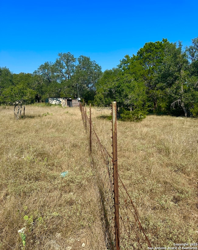 Middle fence