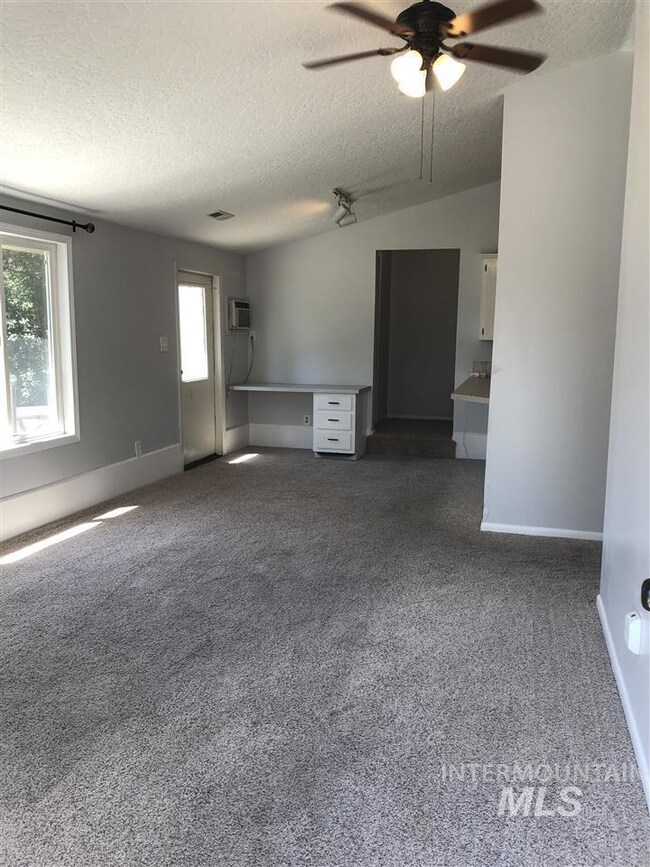 912 E Clark Ave, Nampa, ID 83686 - photo 4