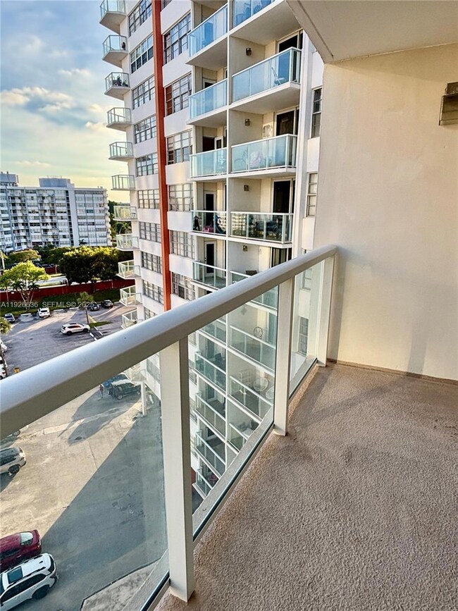Buckley Towers unit 813W, Miami, FL 33179 - photo 2