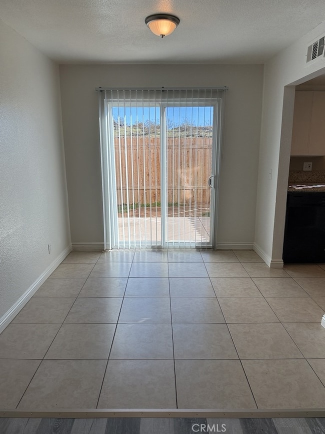 20157 Carlisle Rd unit C, Apple Valley, CA 92307 - photo 6
