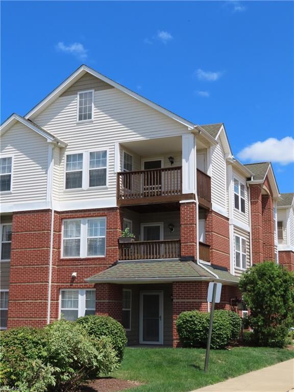 2nd floor, corner unit with deck