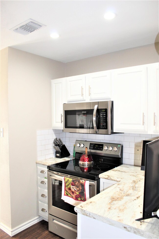 132 Presidio Place, Wake Village, TX 75501 - photo 3