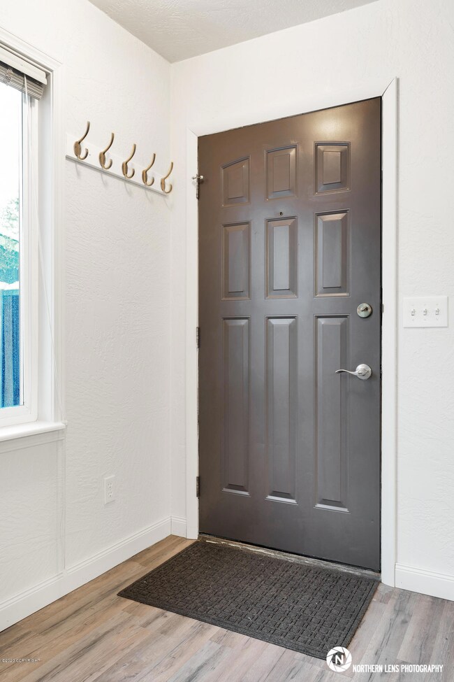 2_Interior_Entry