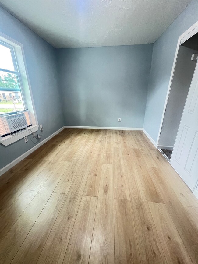 8608 Prairie View Dr unit A, Houston, TX 77088 - photo 4