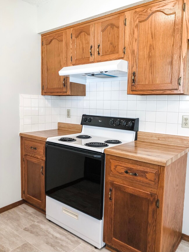 863 W Pearl St, Bolivar, MO 65613 - photo 7