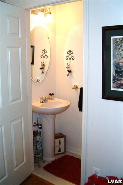 4611 Jasmine Dr, Center Valley, PA 18034 - photo 6