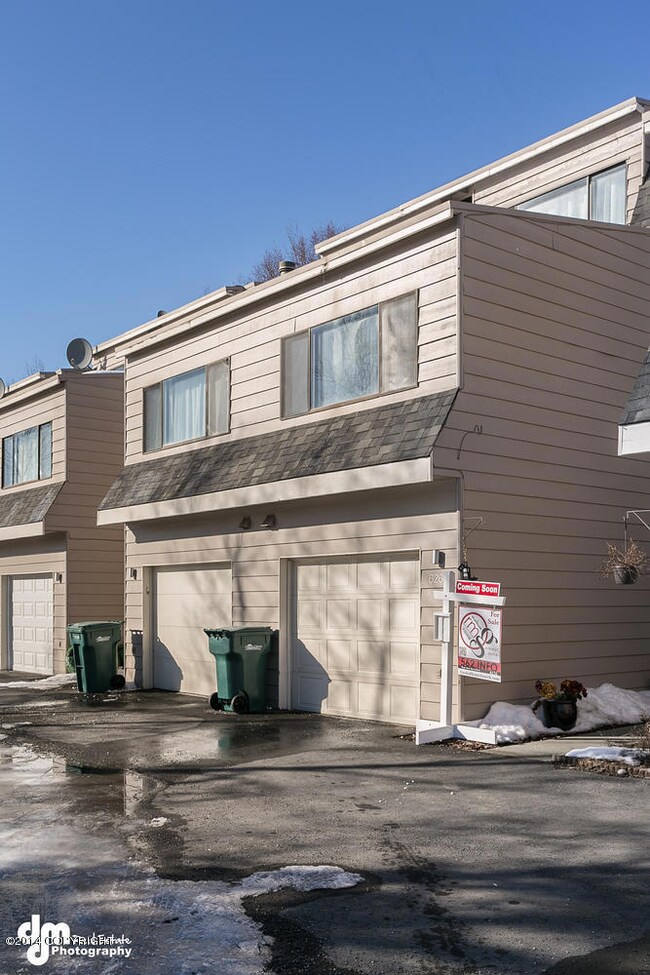 6261 E 41st Court 105-large-002-Exterior