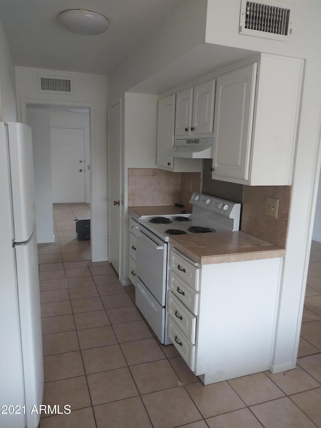 10630 W Carob Kitchen view