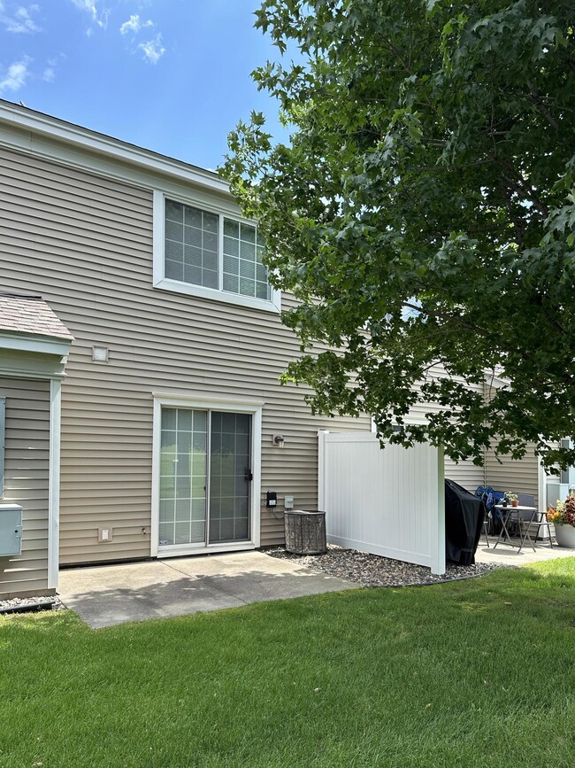 1988 Jan Echo Trail unit 13, Saint Paul, MN 55122 - photo 2