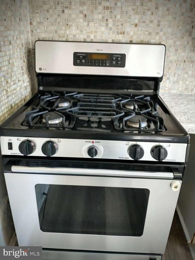 1551 Mulberry St, Reading, PA 19604 - photo 7