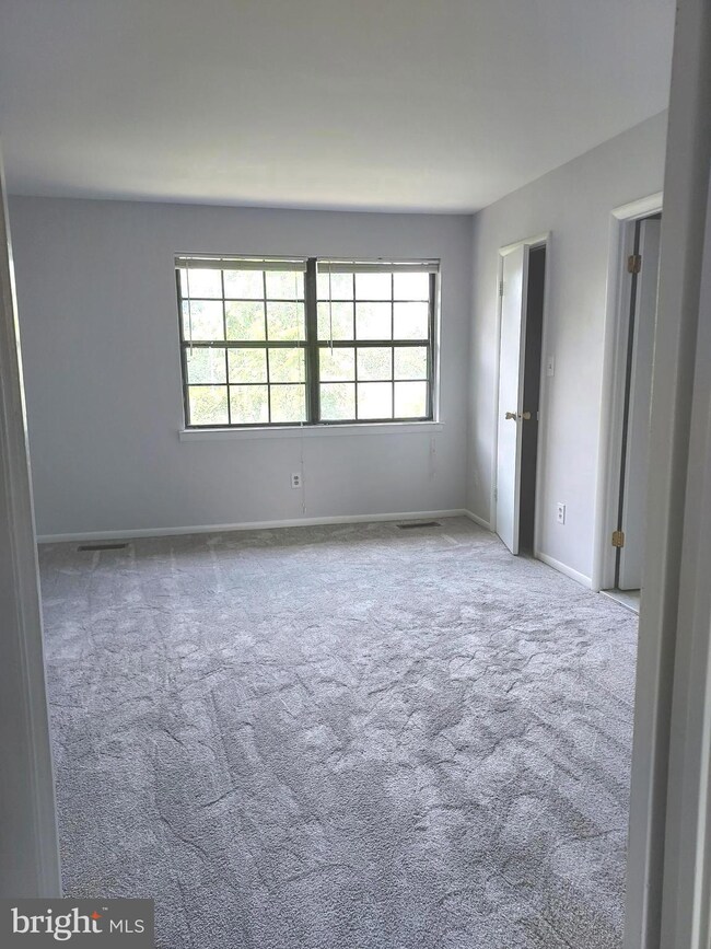 16 Alanbrooke Ct, Towson, MD 21204 - photo 7