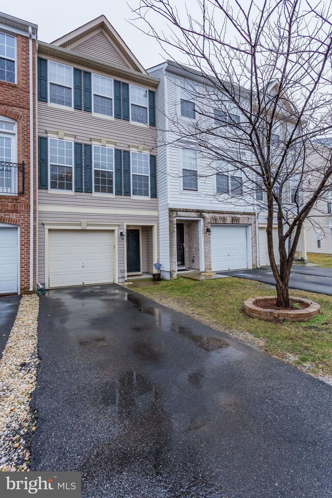 15663 John Diskin Cir unit 186, Woodbridge, VA 22191 - photo 2