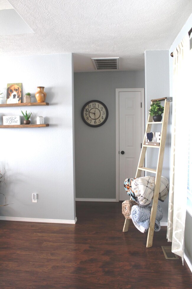 1450 S Tomahawk LR 2