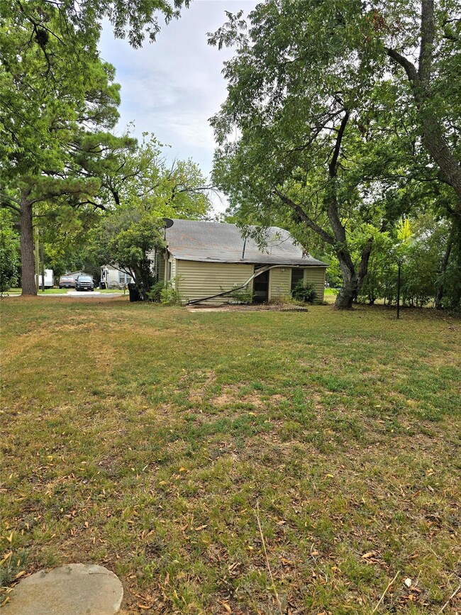 515 E Murray St, Denison, TX 75021 - photo 4