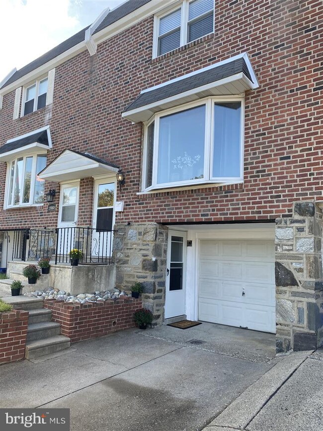 2866 Tremont St, Philadelphia, PA 19136 - photo 2